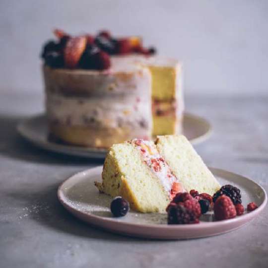 Sommerrezept  -Topfen Torte mit Früchten