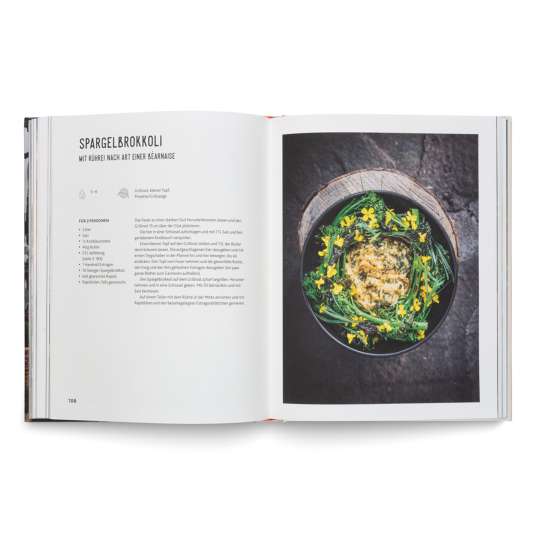 Gemüse vom Feuer - Blick ins Buch - Rezept Spargelbrokkoli (c) Gestalten / Eva Helbæk Tram & Nicolai Tram
