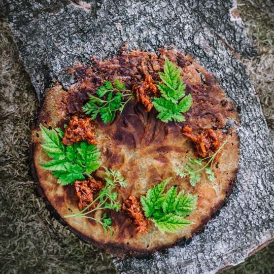 Kartoffelwaffeln mit Tomatenchutney (c) Gestalten / Eva Helbæk Tram & Nicolai Tram