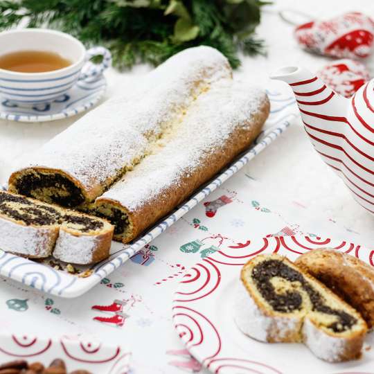 Topfen-Mohn-Stollen (c) Lena Fuchs / Gmundner Keramik