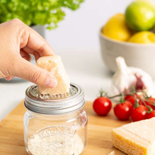 Kilner - Feinreibe mit Aufbewahrungsglas - Parmesan reiben