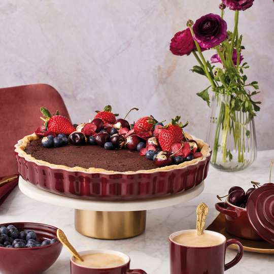 Lecker mit Beeren: Opulente Schokotarte © 2024 Le Creuset