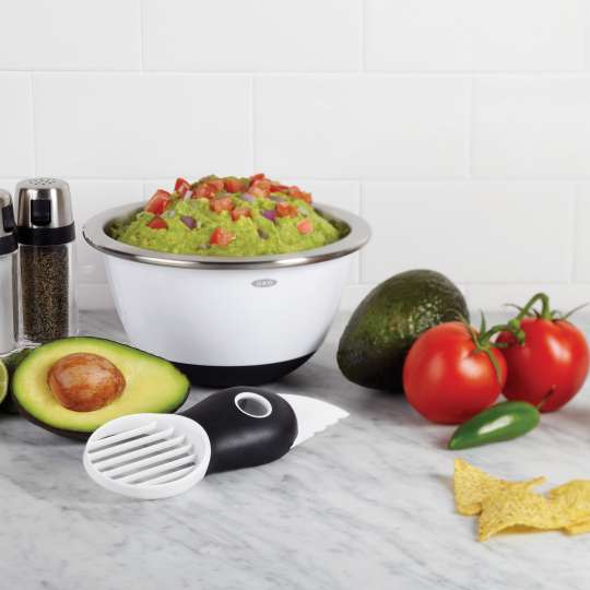 OXO 3-in1-Avocadoschneider weiß Milieu 1