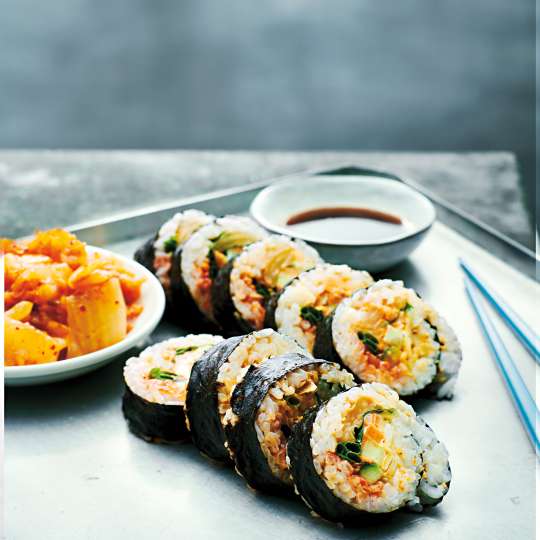 Ausschnitt S.133 aus Reisküche: Sushi (c) Photo Roland Persson, Reisküche, gestalten 2025