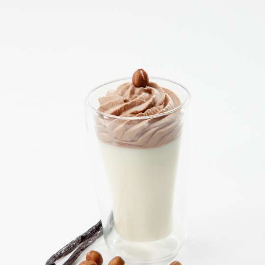 iSi Vanille-Mandelmilch mit Schoko-Haselnuss Topping