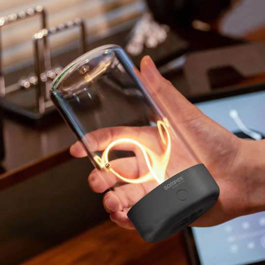 Energiesparende Tischleuchte PULSE mit LED-Leuchtmittel (c) Sompex