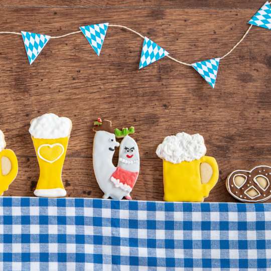 O’ZAPFT IS! AUSSTECHER RUND UM’S OKTOBERFEST