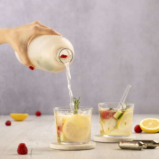 Sparkled Infused Water mit Twist’n Sparkle Virtuoso (c) iSi