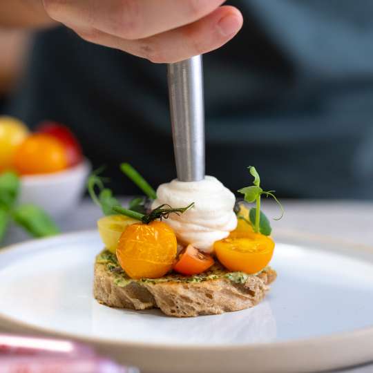 Tomaten Burrata Espuma (c) Jessica Zekar/ iSi