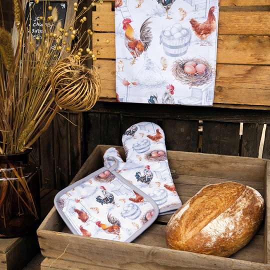 Fröhliches Federvieh schmückt die Ostertafel – auf den Tischaccessoires „Chicken Farm“ von Ambiente Europe
