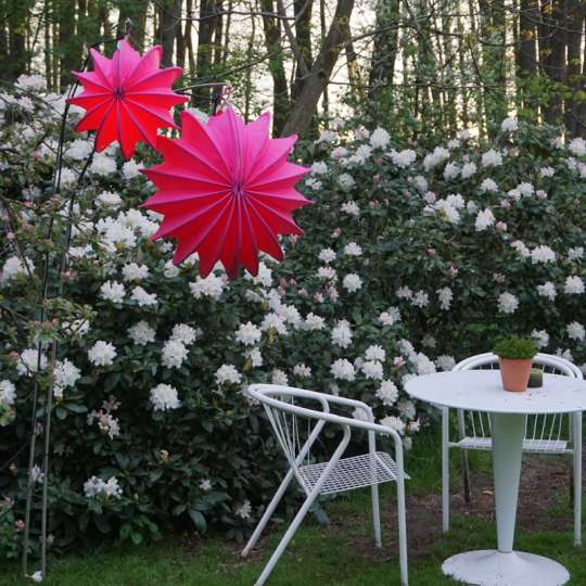 Deko-Highlight im Garten: Wetterfeste Lampions für jede Jahreszeit von Barlooon