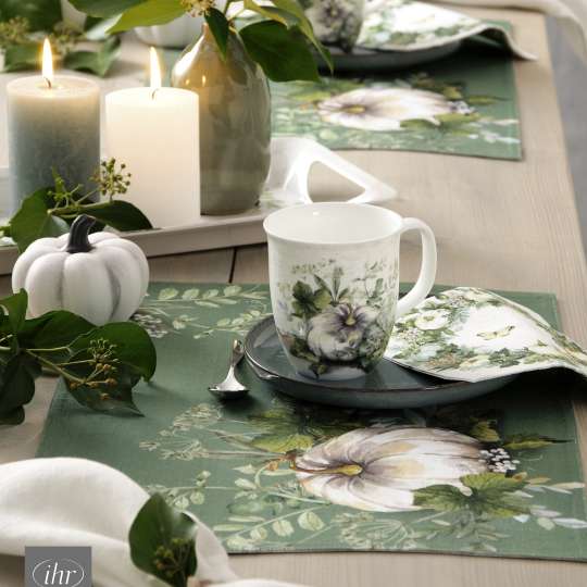 Die herbstlichen Designs „Pumpkin Wreath“ und „Green and White Pumpkin“ von IHR laden zu Tisch