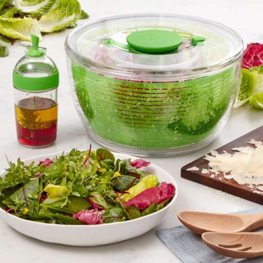 Salatset von OXO mit multifunktionaler Salatschleuder 4.0 und Dressing-Shaker	