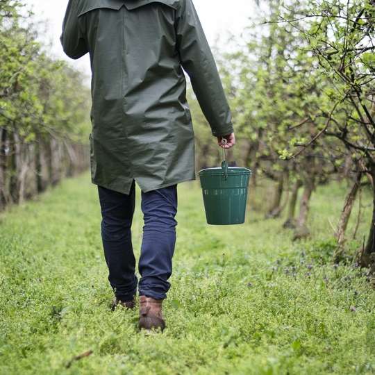 Endlose Einsatzmöglichkeiten: der Allzweck-Eimer aus Emaille für Küche, Haushalt, Garten und Party