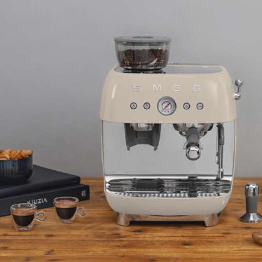 Das authentische Barista-Erlebnis für zu Hause: Siebträger-Espressomaschine im 50’s Style Design