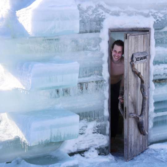 Eisige Sauna in Finnland