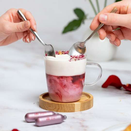 Hibiskus Latte mit Nitro Whip